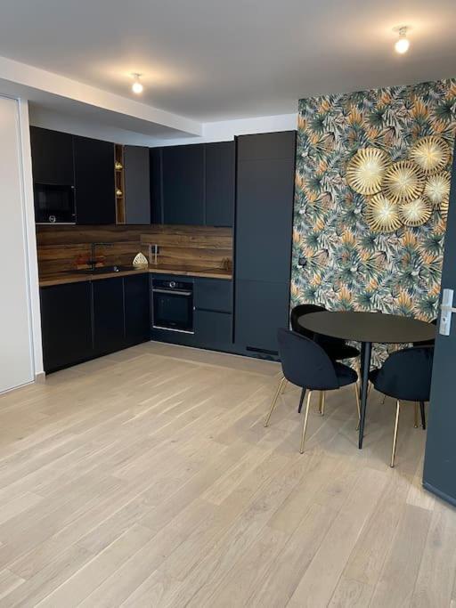 Brand New 1 Bedroom Flat With Parking- 5 Min Paris Pte De Versailles Issy-les-Moulineaux Dış mekan fotoğraf