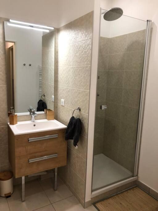 Brand New 1 Bedroom Flat With Parking- 5 Min Paris Pte De Versailles Issy-les-Moulineaux Dış mekan fotoğraf